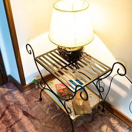 Vialli Apartment *